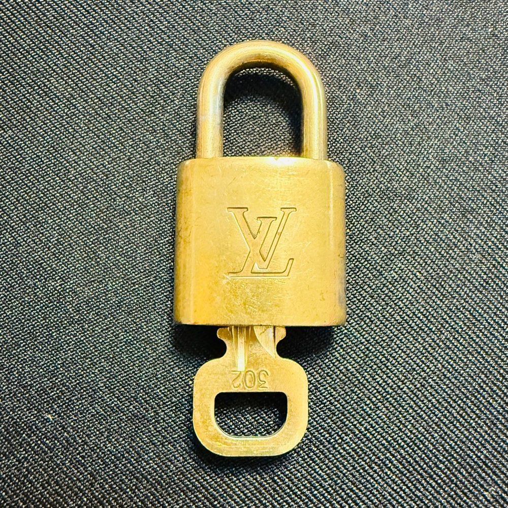 Louis Vuitton Gold Padlock Key Set #302